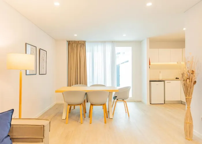 Downtown Pdl Premium * Πόντα Ντελγκάντα